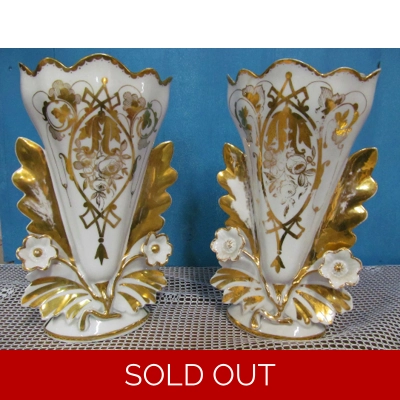 Wonderful pair of Paris vieux porcelain wedding flower vases late 19th century porcelain, France